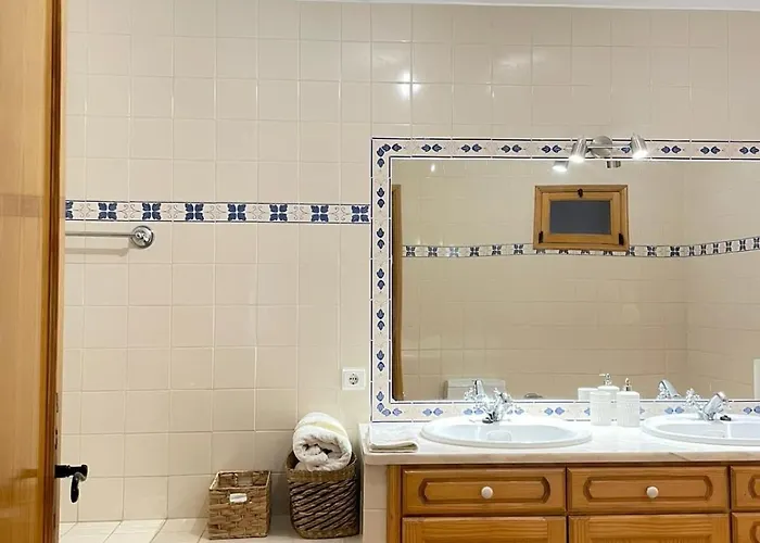 Quinta Da Calma With Pool And Bbq