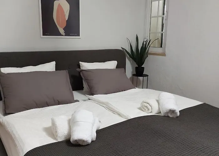 Quinta Da Calma With Pool And Bbq