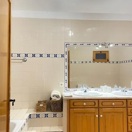 Quinta Da Calma With Pool And Bbq