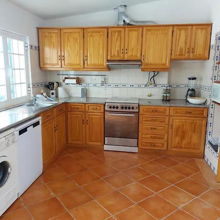 Quinta Da Calma With Pool And Bbq Villa