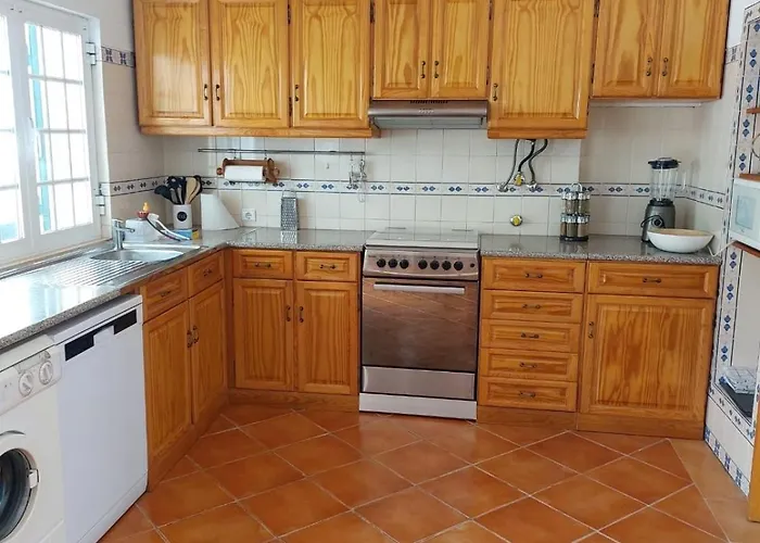 Quinta Da Calma With Pool And Bbq Villa