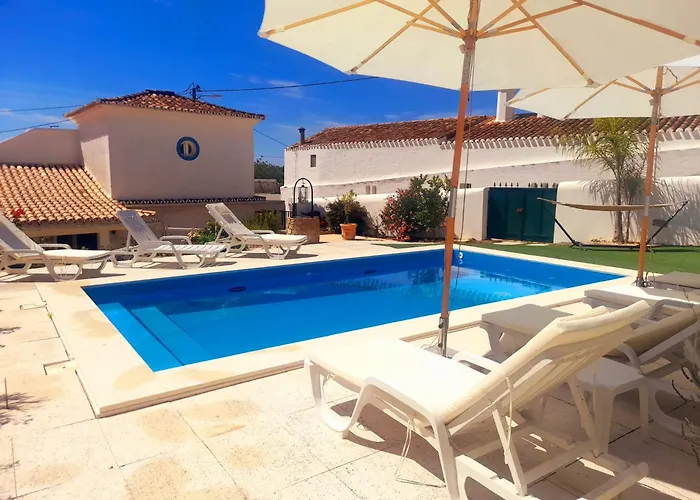 Quinta Da Calma With Pool And Bbq