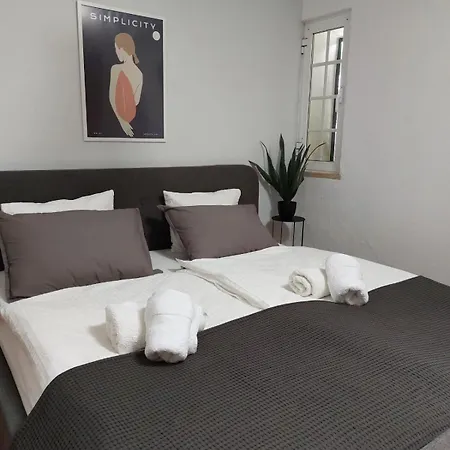 Quinta Da Calma With Pool And Bbq