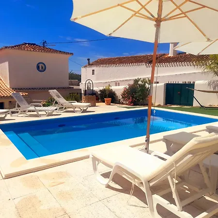 Quinta Da Calma With Pool And Bbq